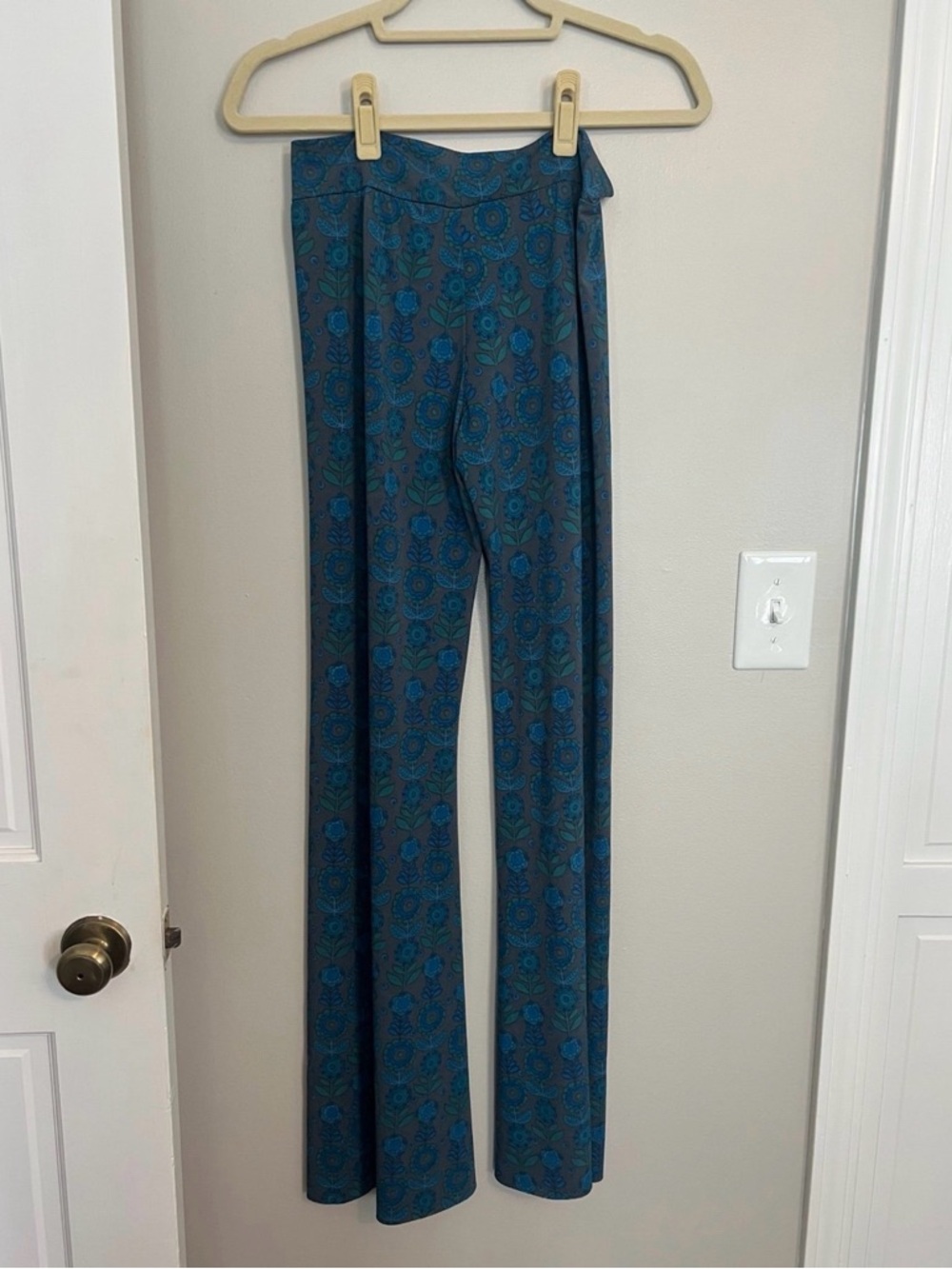 natural life cali knit flares, Med, NWT! - Picture 2 of 4